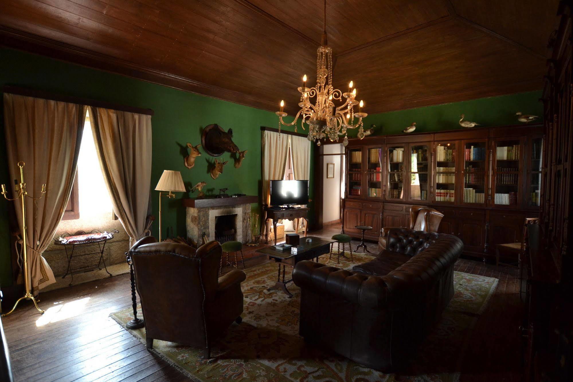 לינה וארוחת בוקר גימראייש Casa Do Ribeiro מראה חיצוני תמונה